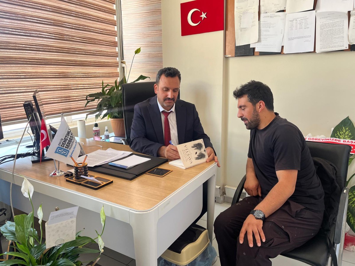 Hüdayi Azbay ile Şiirin Hüzün Yolculuğu / Nevin Aktekin Gülfırat